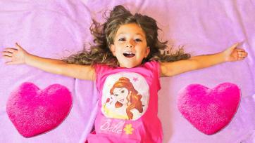 The Magic Lipstick Pencils – What Should I Wear to the Party?